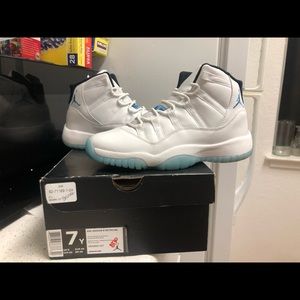 Jordan 11 Legend Blue Size 6